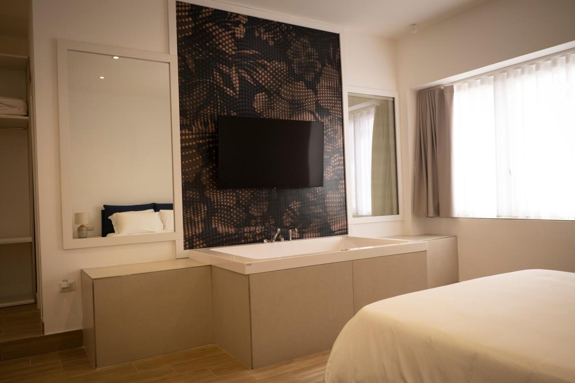 Monumental Luxury Rooms Caserta Exteriör bild