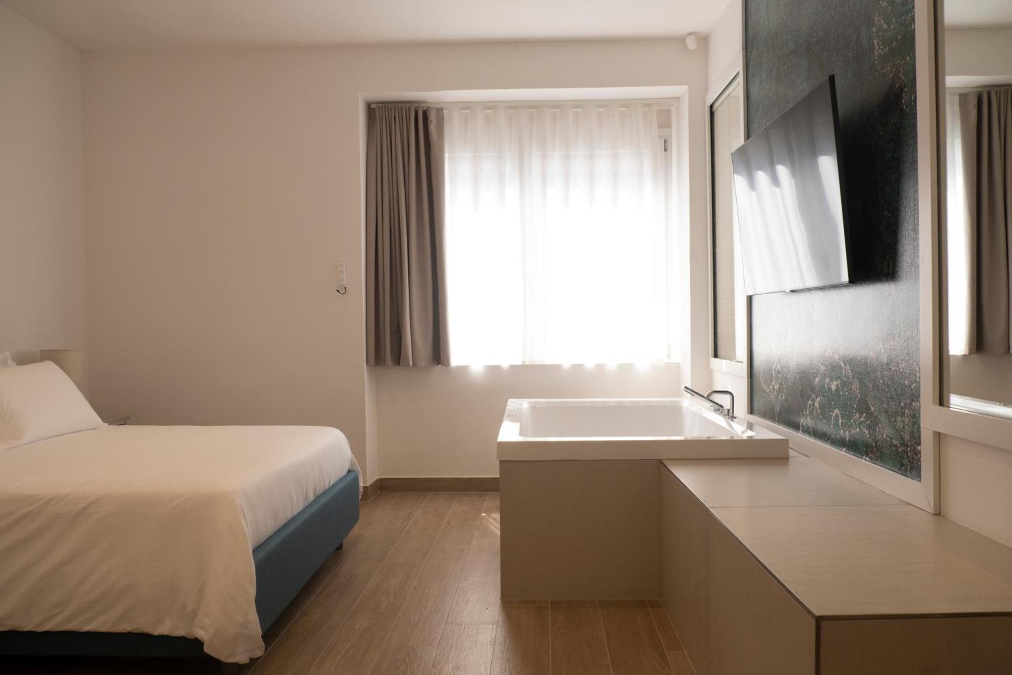 Monumental Luxury Rooms Caserta Exteriör bild