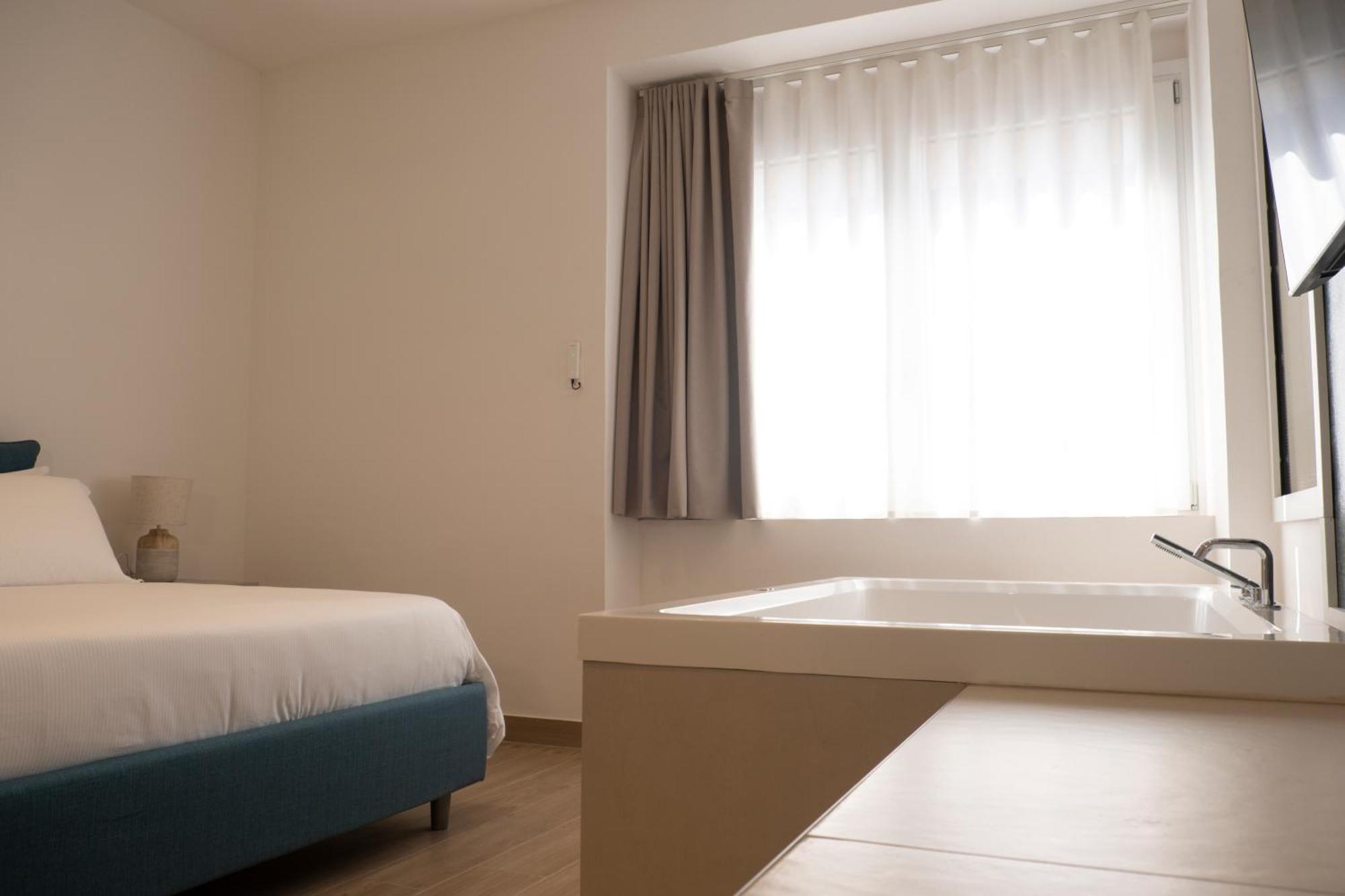 Monumental Luxury Rooms Caserta Exteriör bild