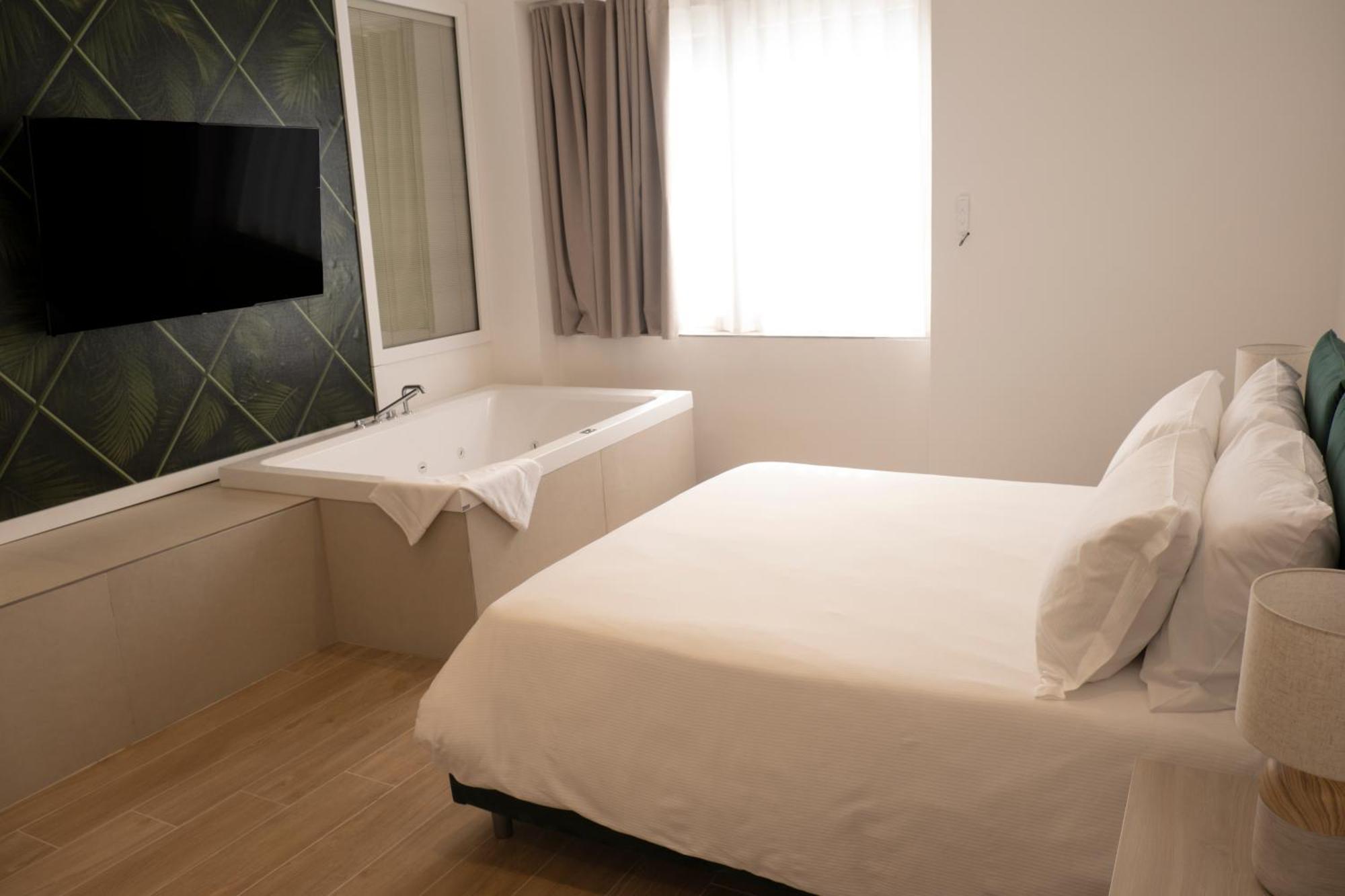 Monumental Luxury Rooms Caserta Exteriör bild