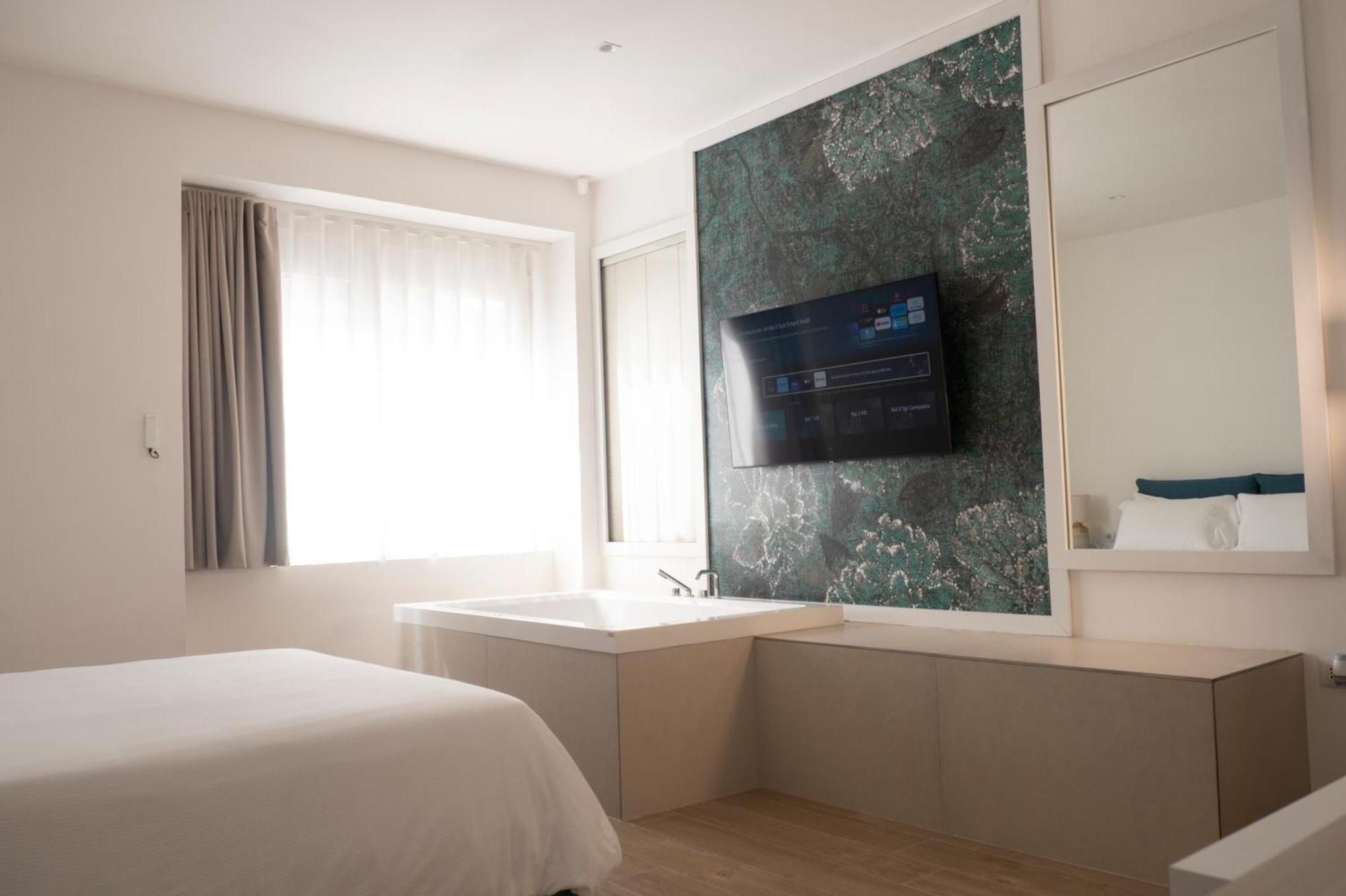 Monumental Luxury Rooms Caserta Exteriör bild