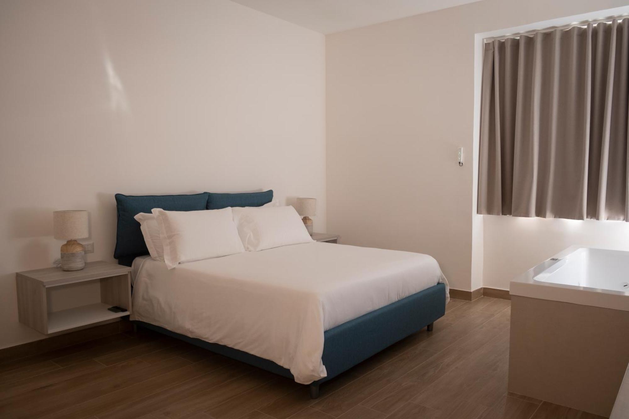 Monumental Luxury Rooms Caserta Exteriör bild